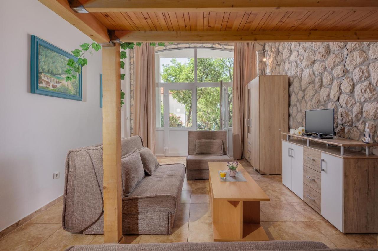 Apartments Tommi 德拉马利 外观 照片